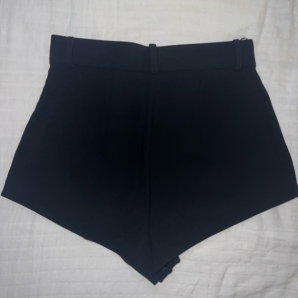 Black shorts - Picture 8 of 11